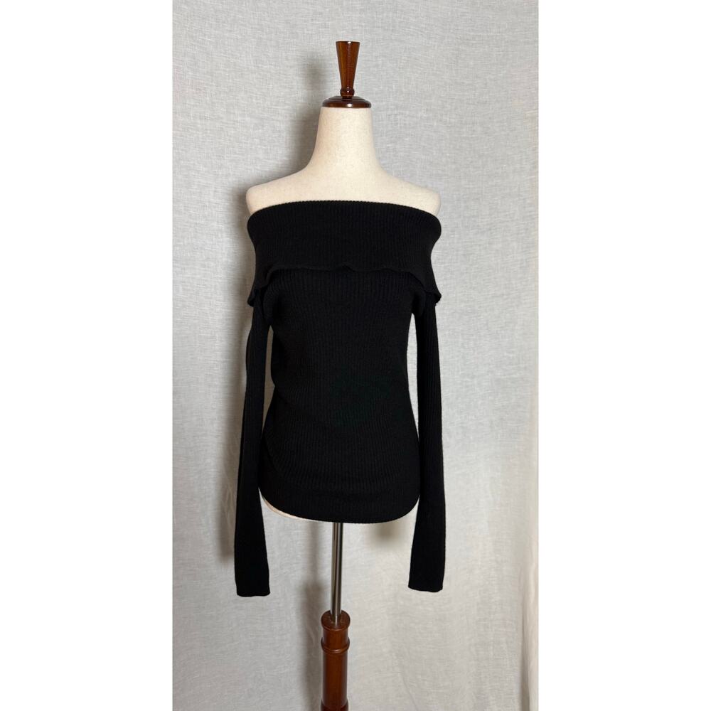 Vintage Women’s Bloomingdale’s Black Cashmere Off Shoulder Sweater
Size Medium